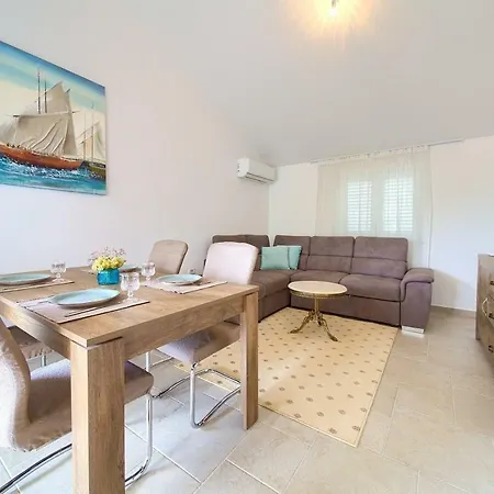 Apartamento In Soline/insel Krk 38395 Soline (Krk)